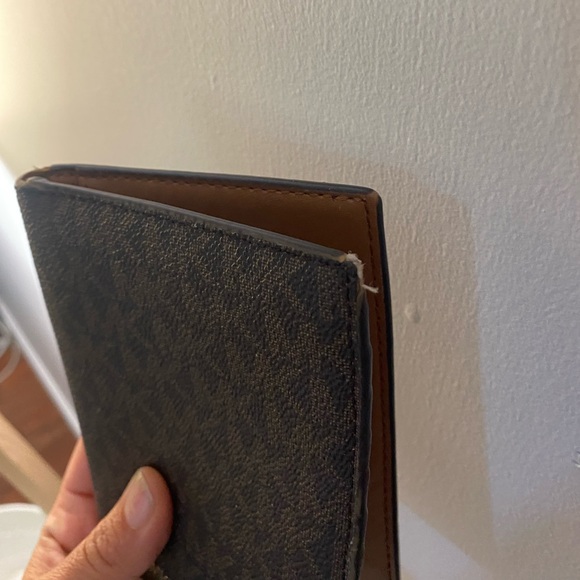 Michael Kors passport holder and wallet - Picture 3 of 3